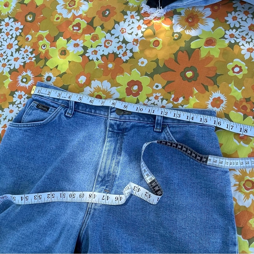 Vintage 90’s Wrangler Denim Mom Shorts - Picture 6 of 8